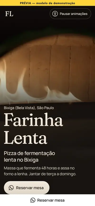 Site modelo de pizzaria, escuro, com foto do forno a lenha.